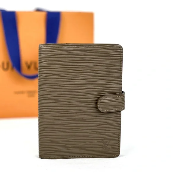 🌎 Louis Vuitton Passpoet Agenda Wallet - Picture 2 of 13